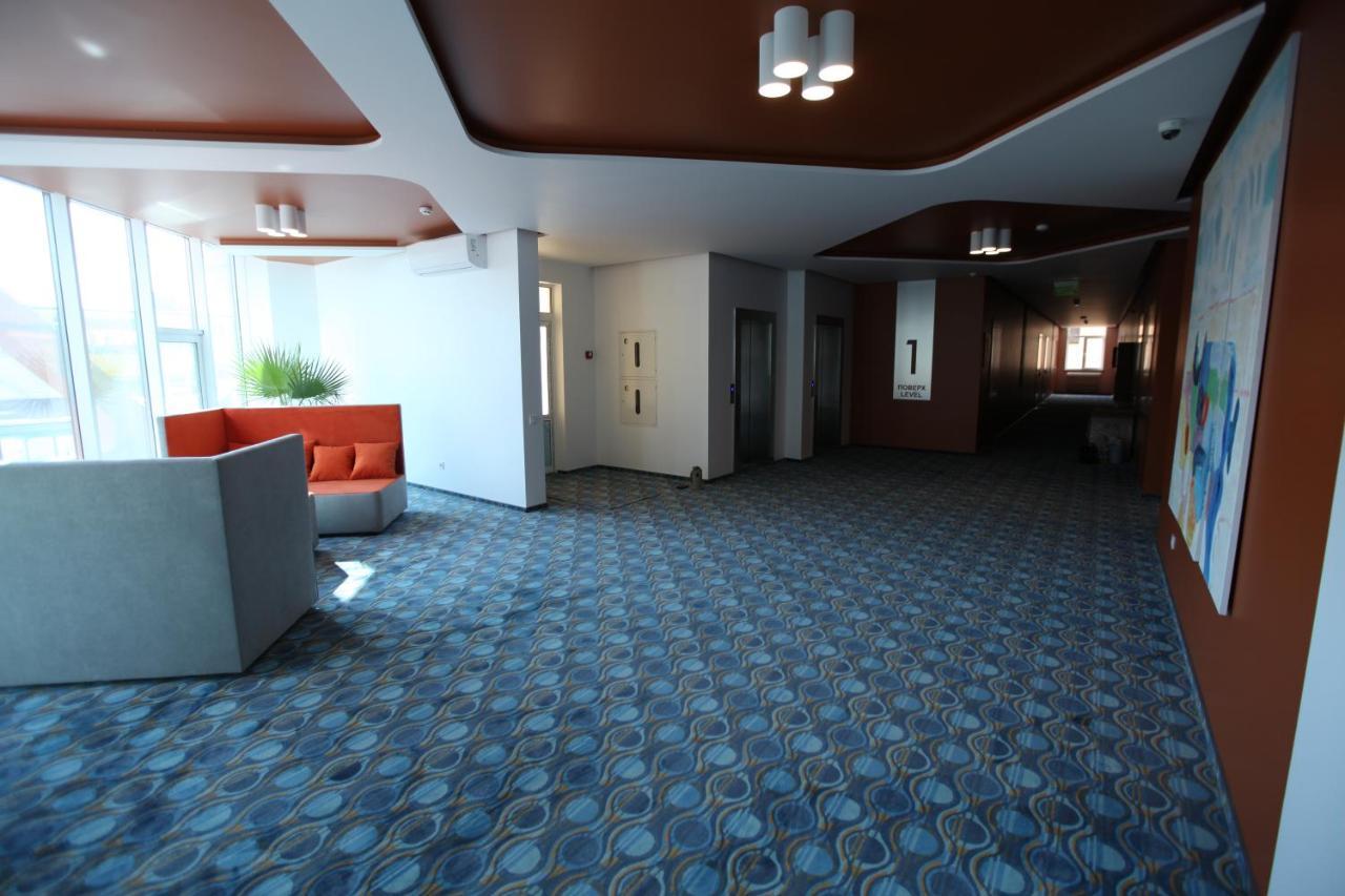 Lomo Hotel Умань Экстерьер фото