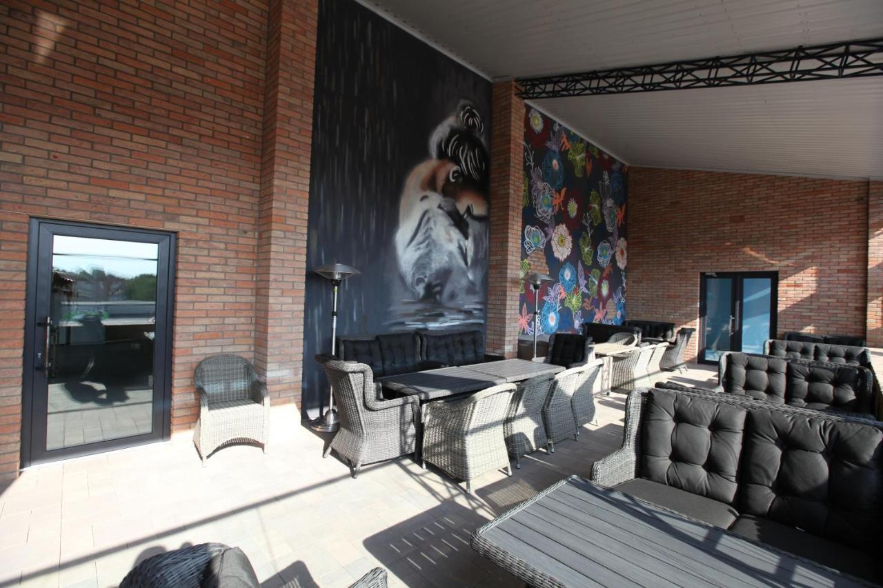 Lomo Hotel Умань Экстерьер фото