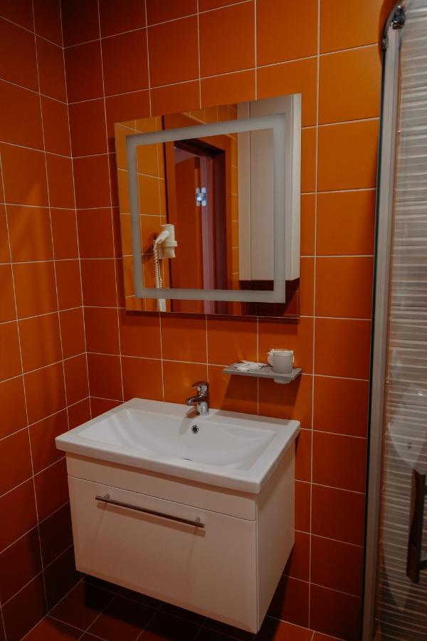 Lomo Hotel Умань Экстерьер фото