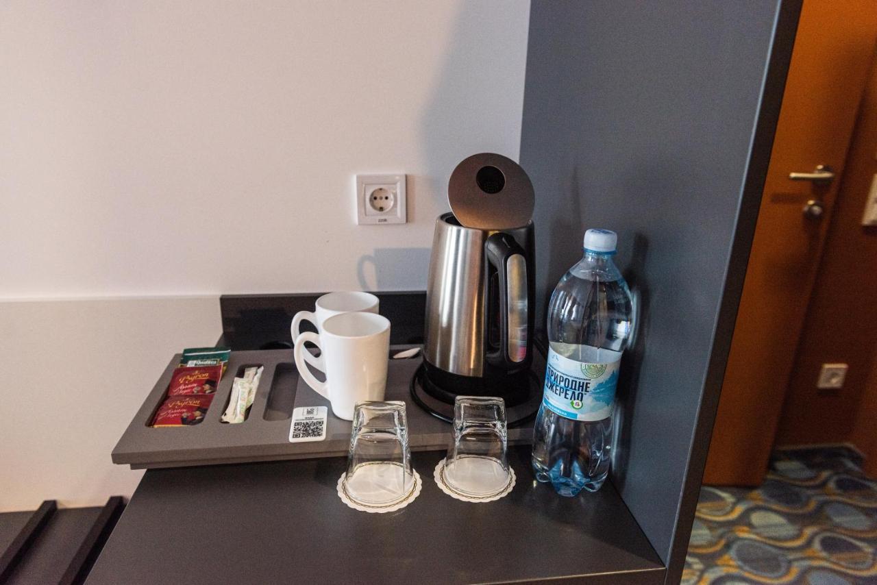 Lomo Hotel Умань Экстерьер фото