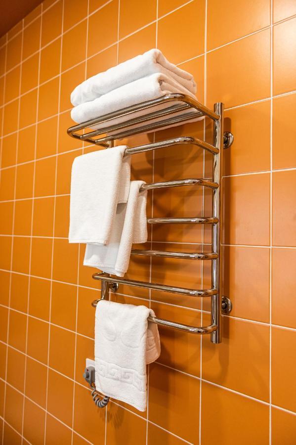 Lomo Hotel Умань Экстерьер фото