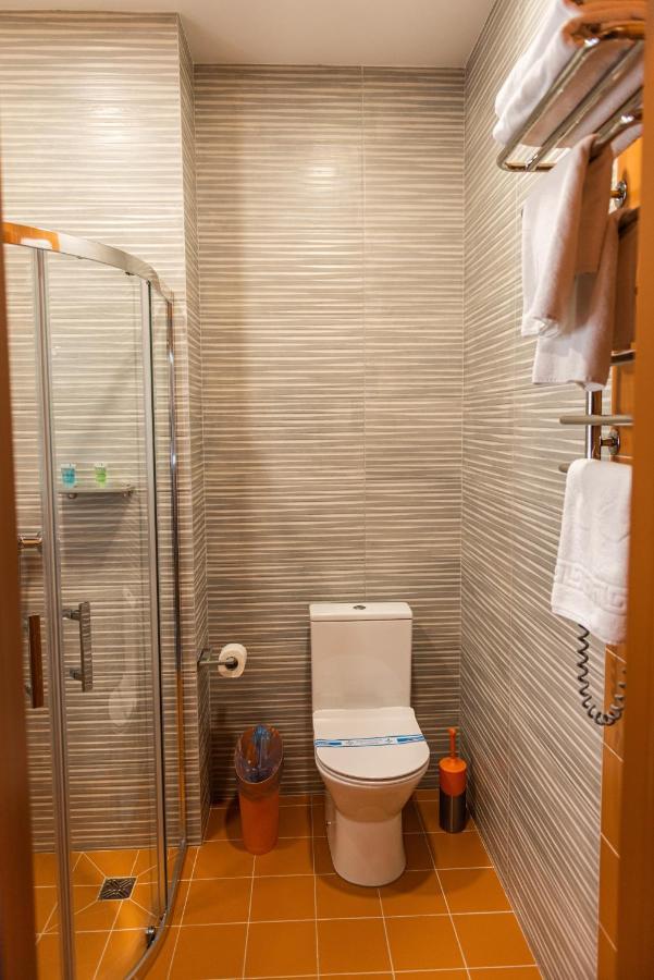 Lomo Hotel Умань Экстерьер фото