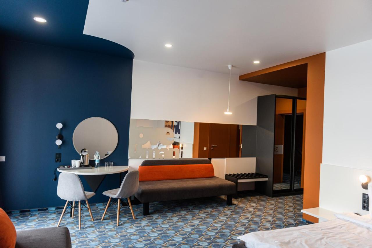 Lomo Hotel Умань Экстерьер фото